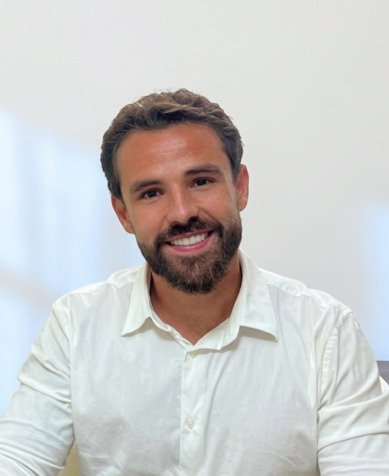 Dr. Alexandre Henrique Jr, médico especialista em emagrecimento com tirzepatida